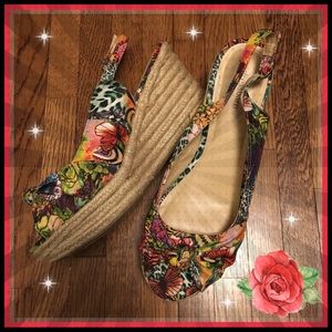 Dress Barn Wedge Peeptoe Floral Wedge Sandals 👡